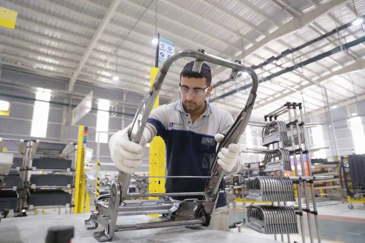 El índice de desocupación bajó al 10,2% al término del primer trimestre