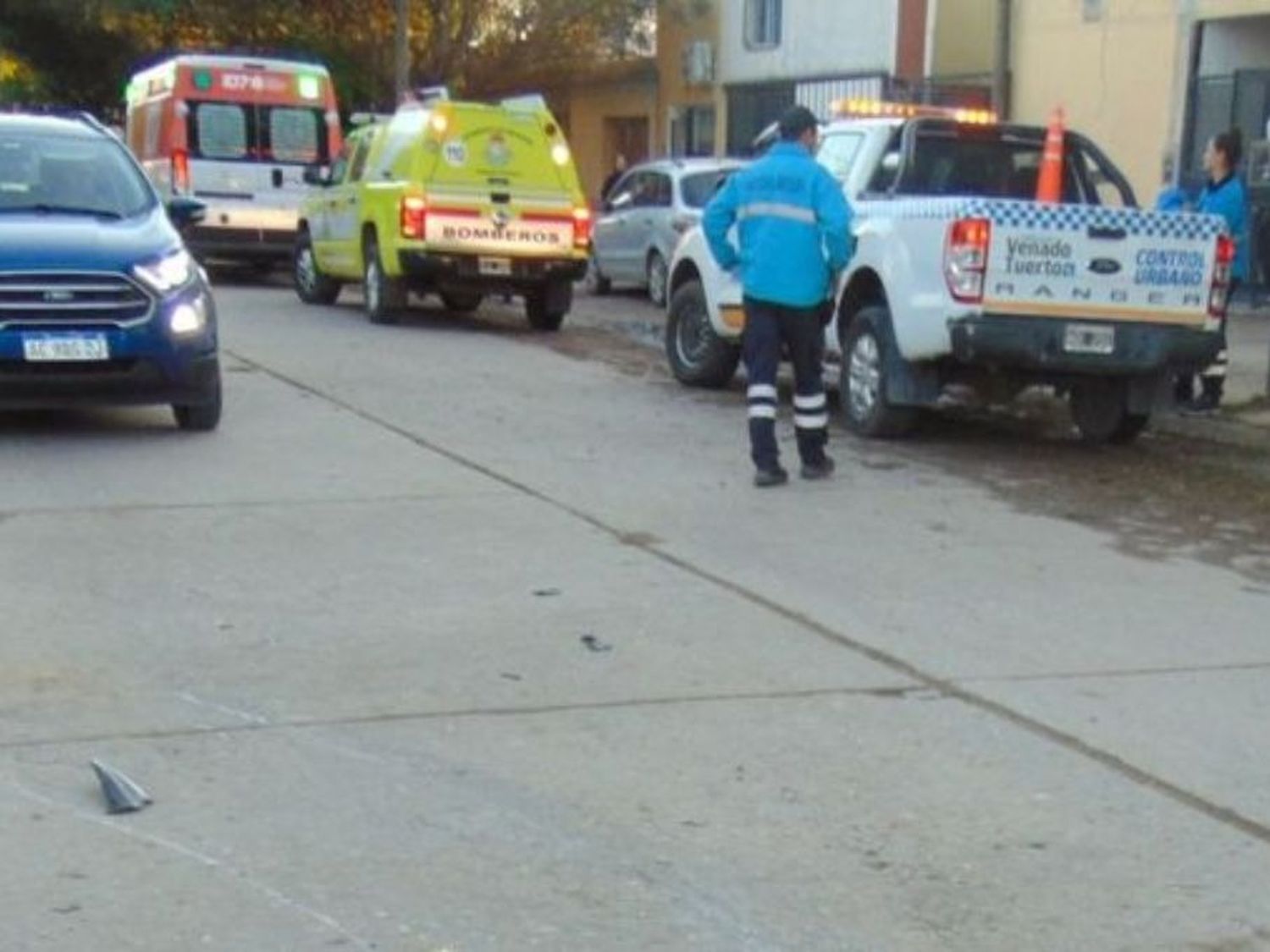 Venado Tuerto: dos motociclistas asistidos tras chocar con un auto que se dio a la fuga