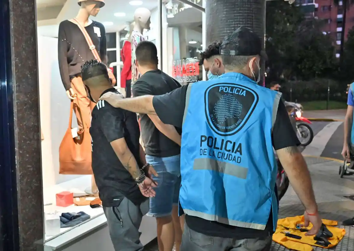 Diez personas fueron demoradas en tres procedimientos por el uso de inhibidores.