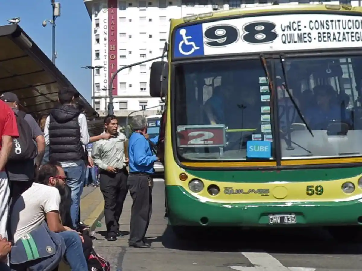 Un policía hirió a un delincuente en Flores
