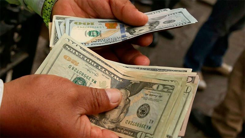 Un importante banco norteamericano estimó los valores del dólar oficial y el “blue” para fin de año y marzo de 2024
