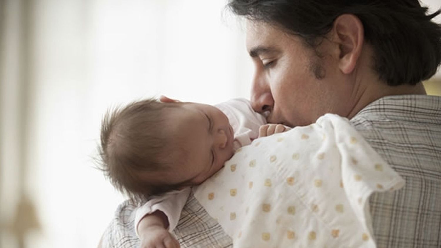 La UIA rechaza proyecto oficial para ampliar la licencia por paternidad