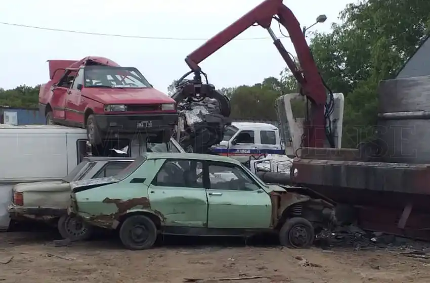 Comenzó la segunda etapa de compactación de vehículos a beneficio del Hogar de María