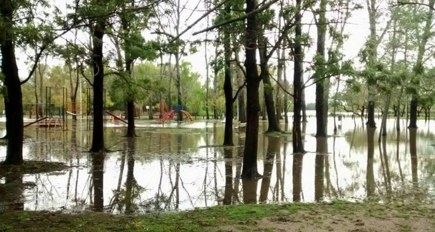 Paseo inundado y repercusión en Facebook