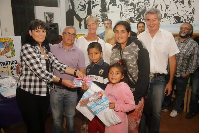El PJ entregó guardapolvos