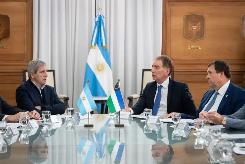 Santilli y Caputo, junto a Weretilneck, encabezaron la reunión.