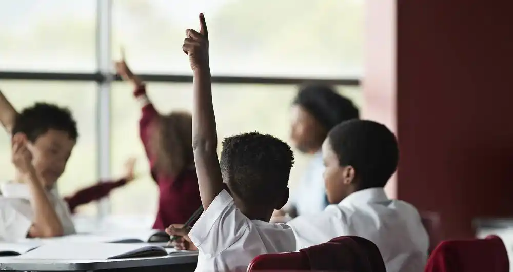 Estudiantes de Colombia vuelven gradualmente a clases presenciales