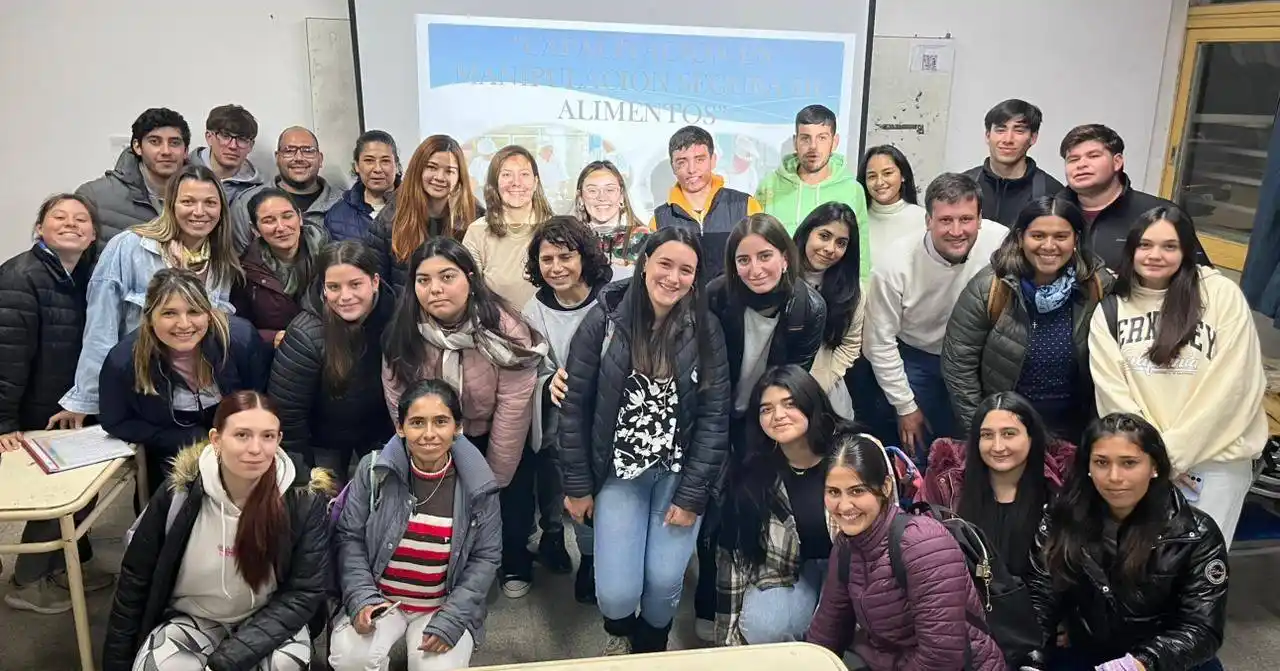 Capacitación en Manipulación de Alimentos para estudiantes del Nivel Superior