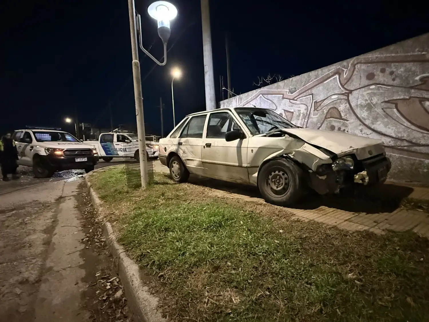 Un conductor alcoholizado fue aprehendido por resistencia a la autoridad tras chocar con un patrullero