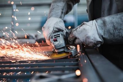 Tras cuatro meses de caída, la actividad industrial está al nivel de hace casi 18 años