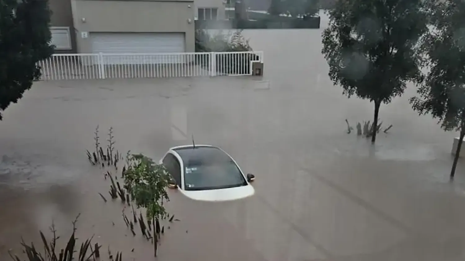 La Provincia calificó la inundación de Bahía Blanca como una “tragedia” y enviará asistencia