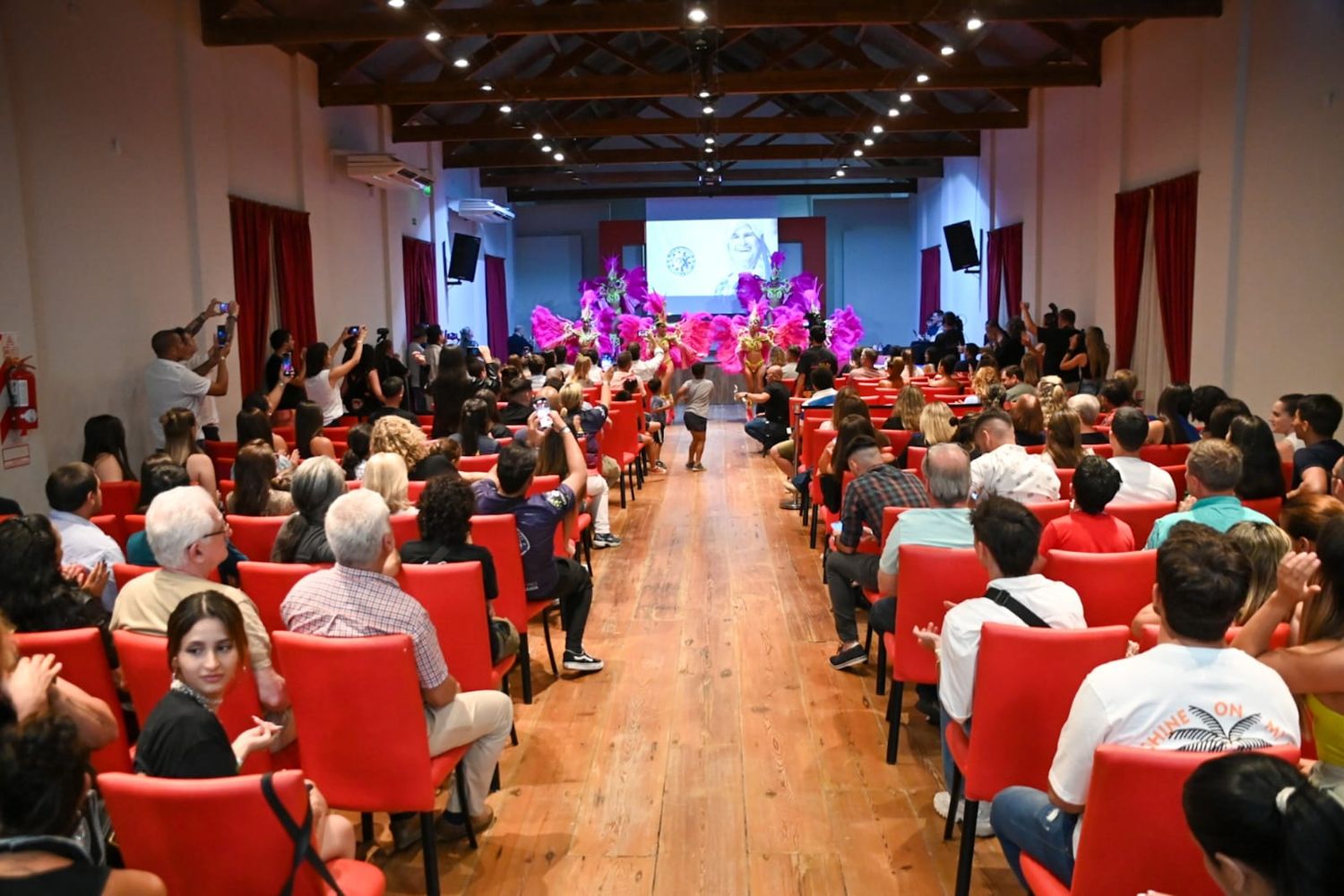 Grandes expectativas para el Carnaval del País 2024: Comparsas deslumbran con sus propuestas