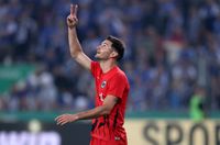 Alario marcó su primer tanto oficial para Frankfurt