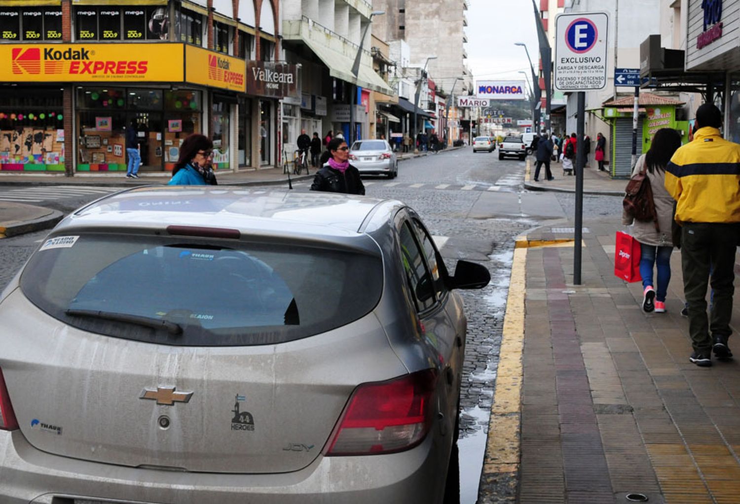Cayó el 17 por ciento el comercio y casi el 28 la construcción en el primer semestre