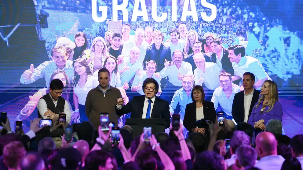 Tras las designaciones de Adorni y Santilli, Javier Milei se reúne hoy con el nuevo Gabinete (AFP)