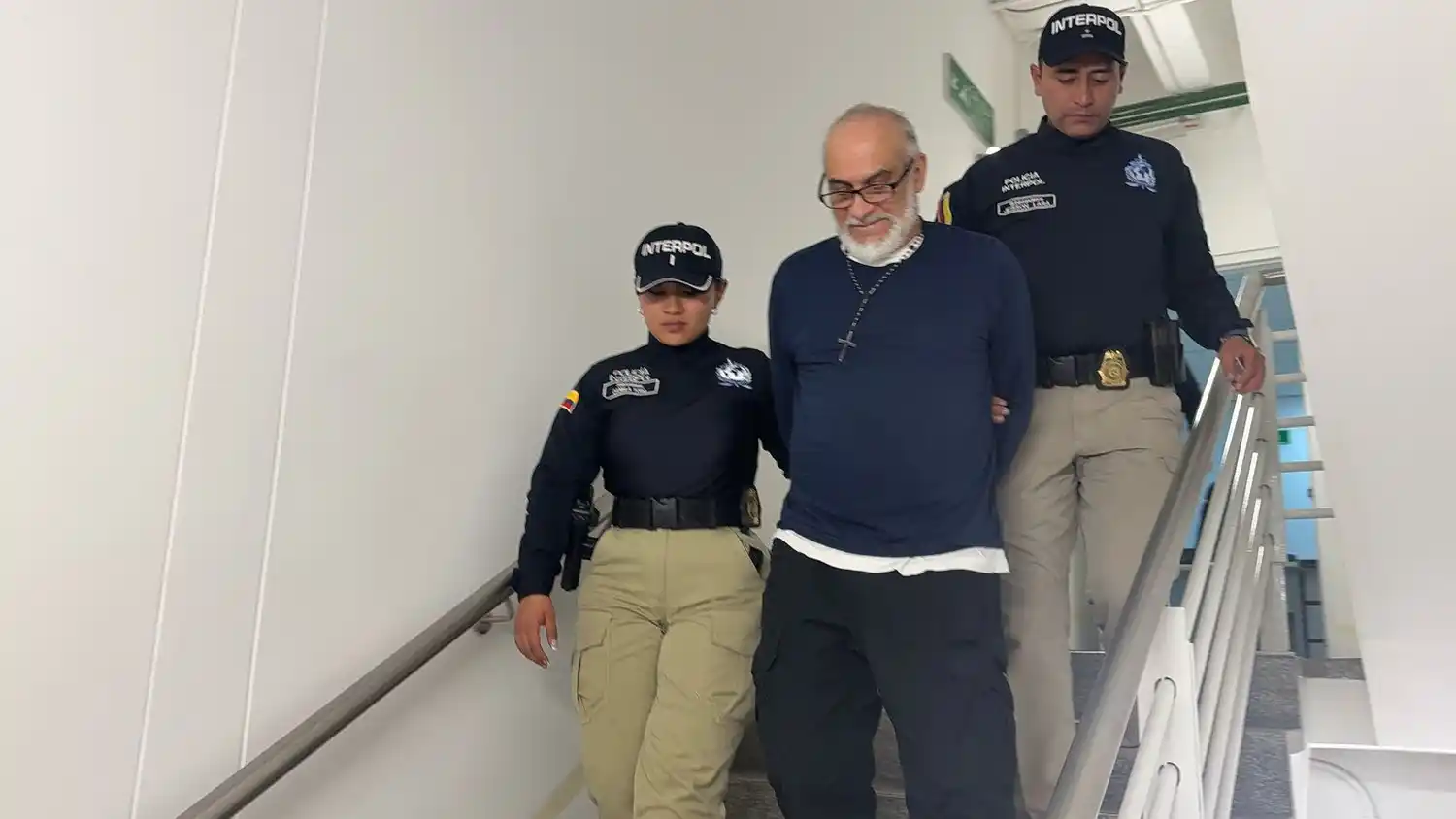 ATRAPAN al llegar a COLOMBIA a sujeto que tenía 27 años prófugo de la justicia: fue deportado de EE. UU.