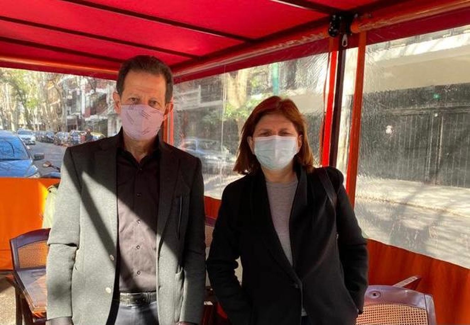 En medio de los rumores que confirman su baja, Bullrich twitteó una foto con Julio Sahad