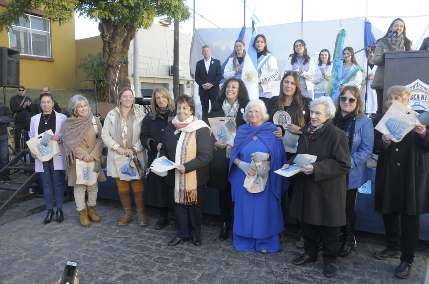 Las exdirectoras y vicedirectoras de Polivalente, en la fiesta por los 50 años.