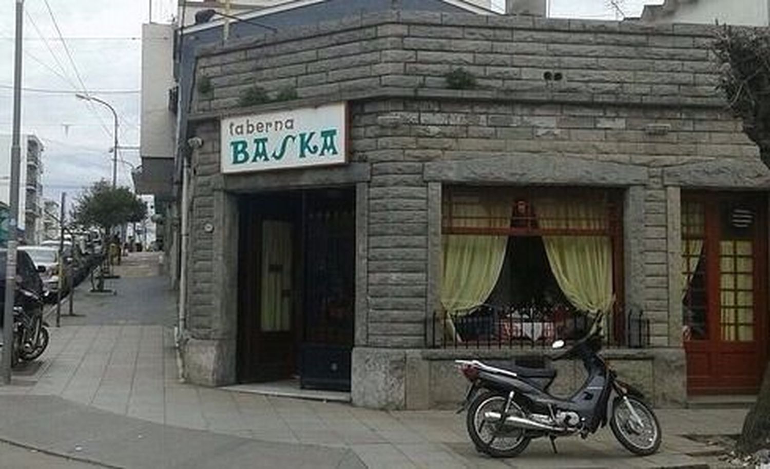 Cerró Taberna Baska, un clásico restaurante del puerto de Mar del Plata