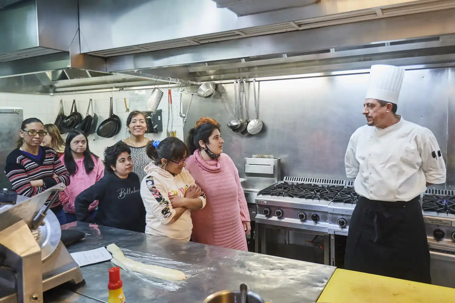 Alumnos del programa “Energía del Sabor” de Naturgy se capacitaron en el Hotel Emperador