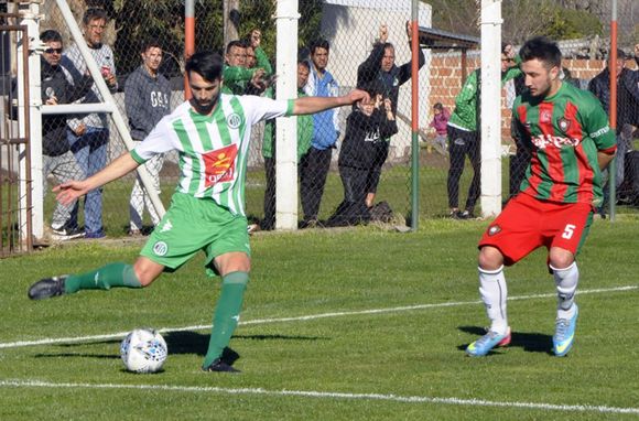 Fútbol local: Kimberley los mira a todos desde arriba