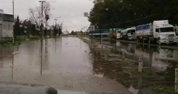 Reunión de Defensa Civil, temor por la falta de desagües en la zona de la estación