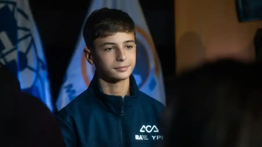 El joven piloto Thiago Palotini mostró su orgullo por competir en la Fórmula 4 italiana