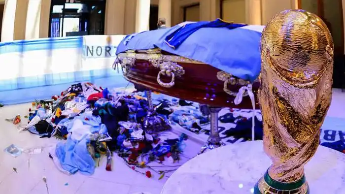 �SQuiero que me embalsamen y me exhiban⬝