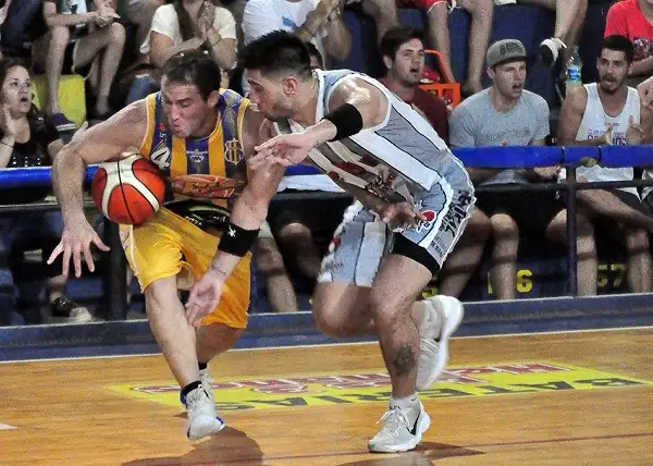 Central reaccionó a puro básquet y terminó triturando a San José