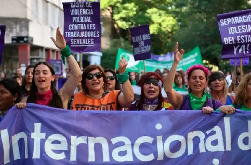 Organizaciones feministas marchan por el Día Internacional de la Eliminación de la Violencia contra las Mujeres