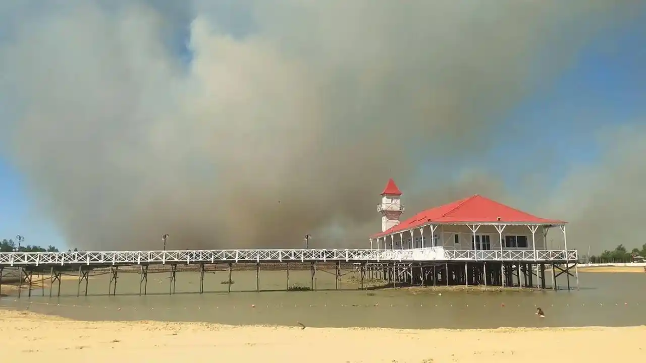 Pese a la emergencia ambiental, siguen los incendios sin control en el delta del Paraná