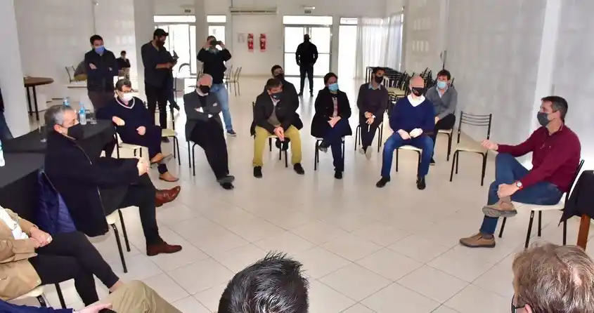 Intendentes vecinalistas con Cresto: “Éste es el modelo de trabajo que apoyamos”