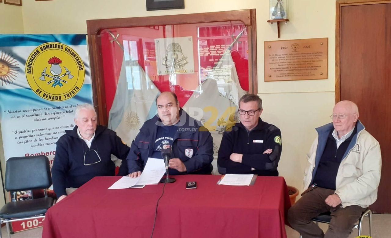 Bomberos de Venado presentó móvil restaurado y nuevo equipamiento para su cuartel