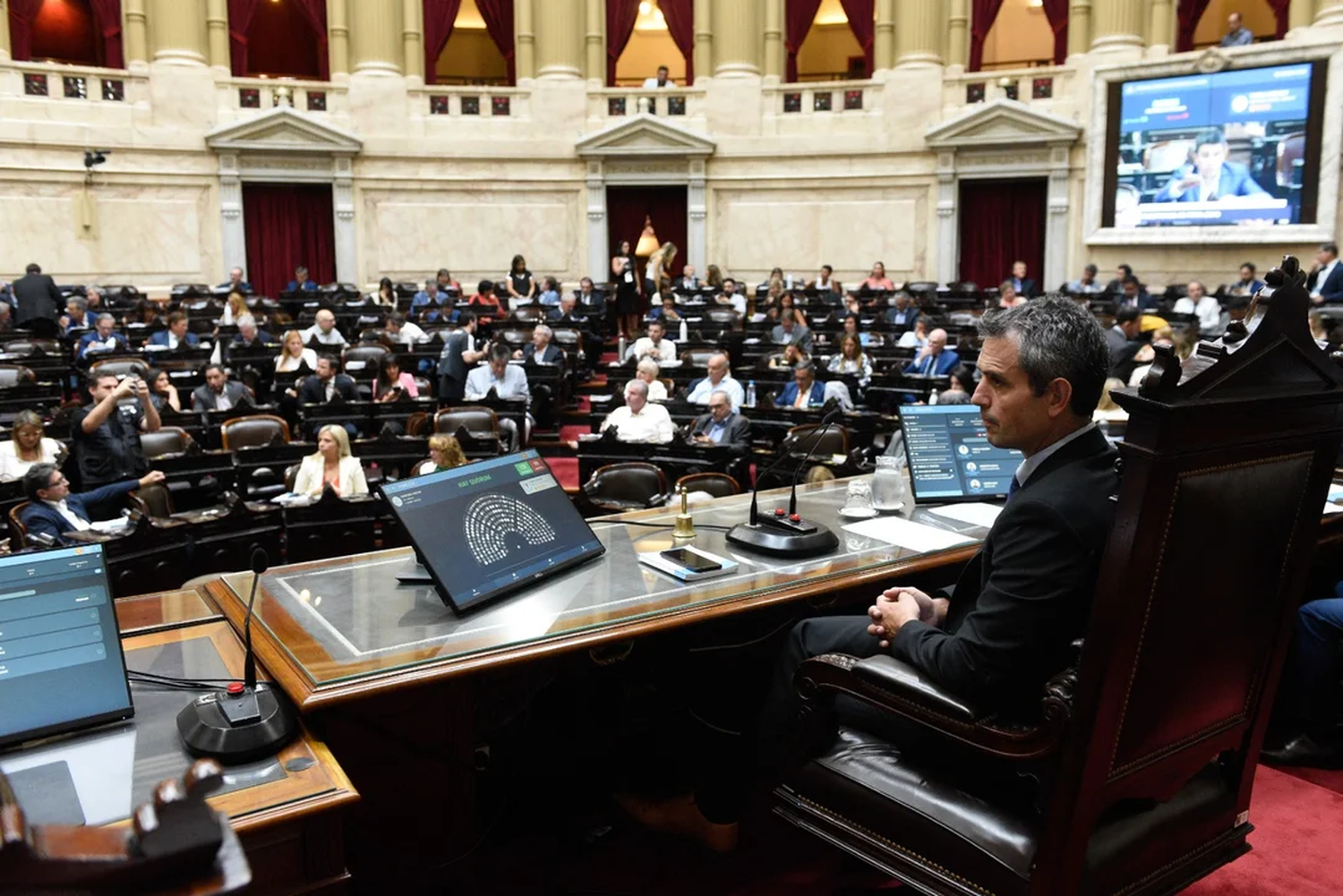 La sesión para el tratamiento de la Ley Ómnibus en la Cámara de Diputados pasó a un cuarto intermedio hasta el martes