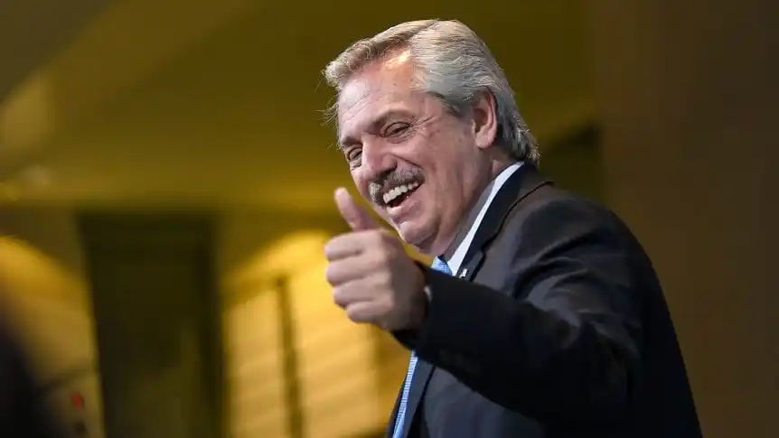 Reapertura de Aeroparque: Alberto Fernández recibe el primer vuelo