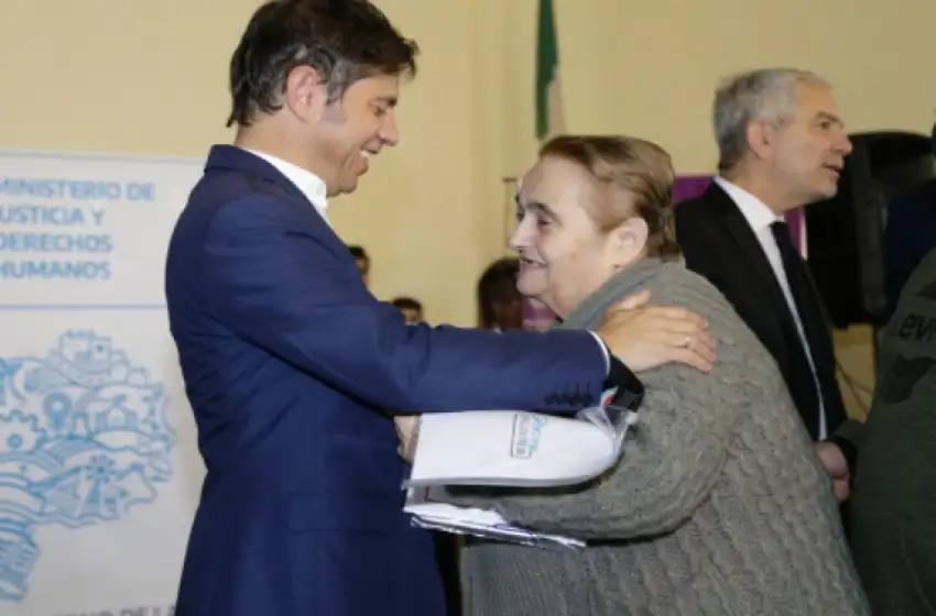 Kicillof encabezó la entrega de escrituras gratuitas para familias de Arrecifes