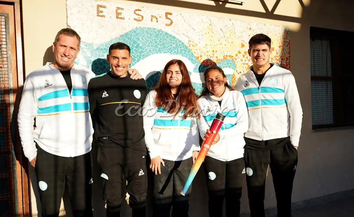 Ariel González, junto a los deportistas Paralímpicos; Hernán Barreto, Karen Tassi, Araceli Rotela y Sergio Markieviche