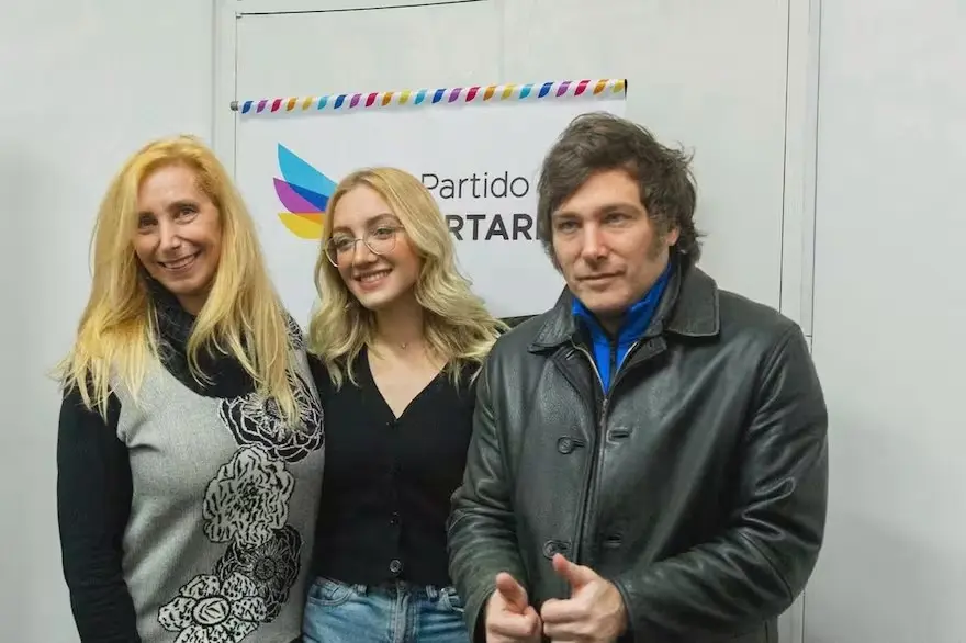 Rolón es la novia de Iñaki Gutiérrez, otro libertario.