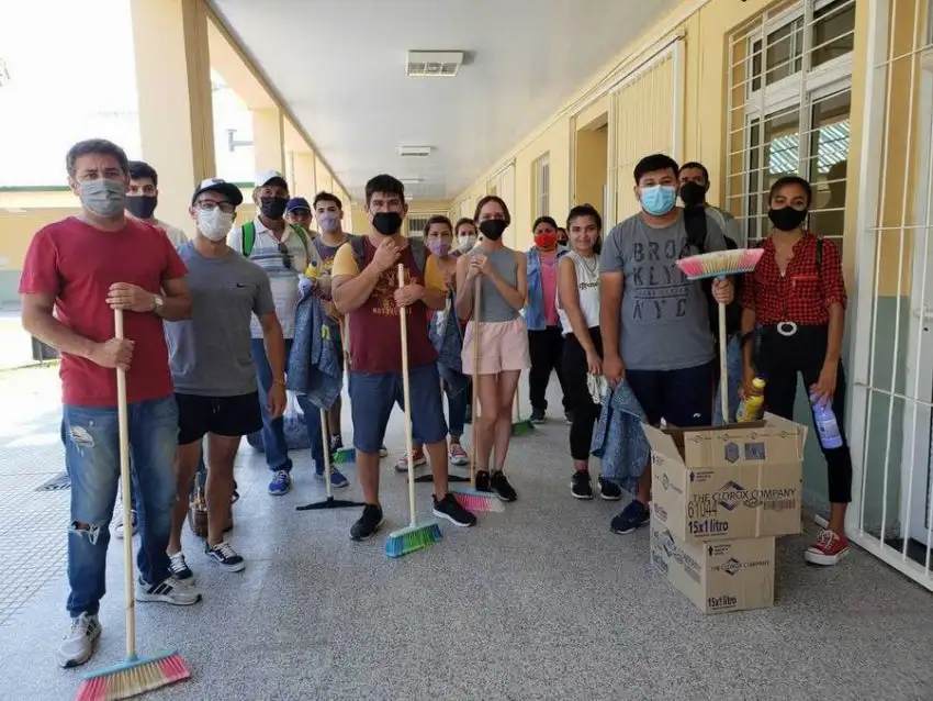 Militantes acondicionaron casi 200 escuelas en capital para el comienzo de las clases
