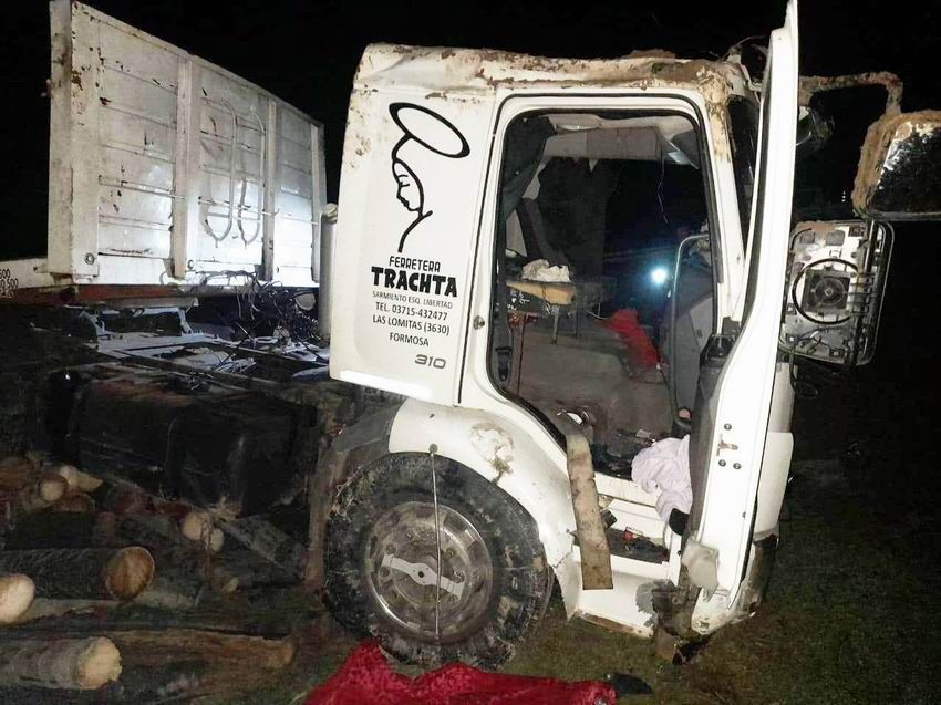 Despiste y vuelco de un camión 
en la ruta provincial N.º 24