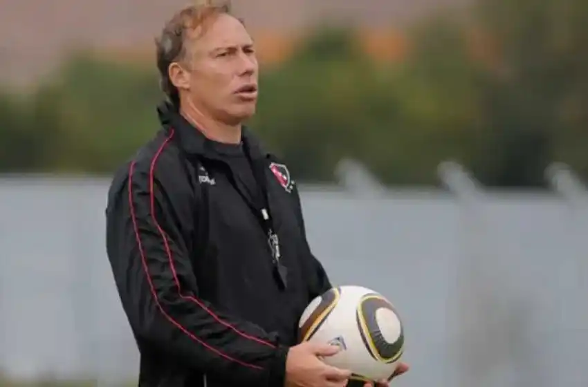 En Newells pensaron en Sensini pero la dirigencia también evalúa otras alternativas