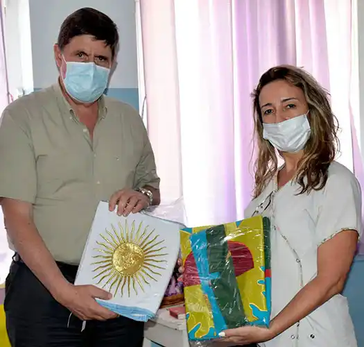 Gargaglione entregó bandera a la Escuela Primaria Nº 2
