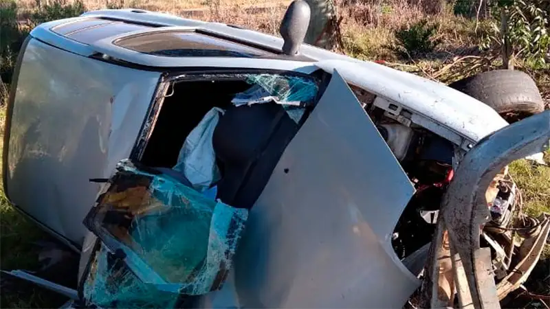Un joven perdió la vida tras volcar su auto en la Autovía Artigas