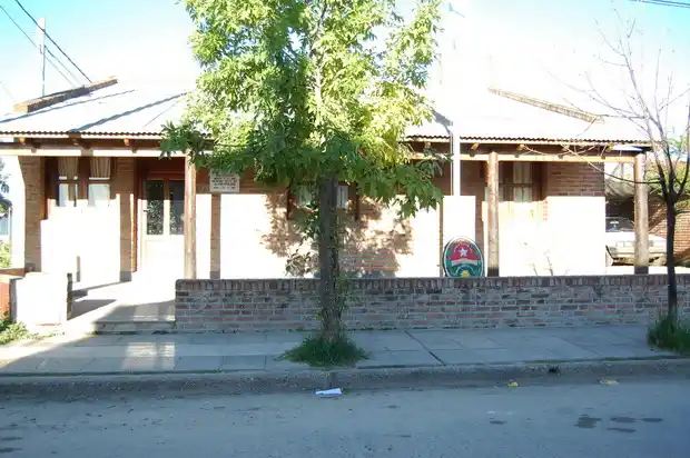 Le arrebataron los útiles a una mujer que salió del secundario para adultos