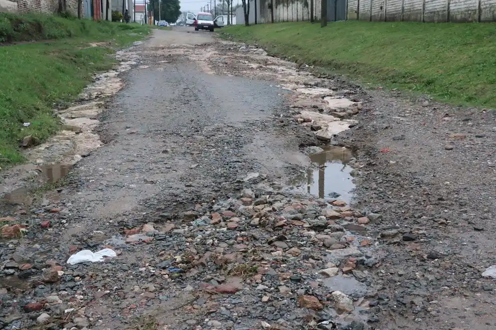 Vecinos de Bariffi al 400  reclaman soluciones por  el estado de la calle 