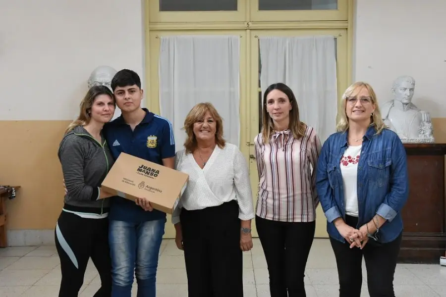 Se entregaron casi 300 netbooks en la Escuela “Luisa R. de Barreiro”