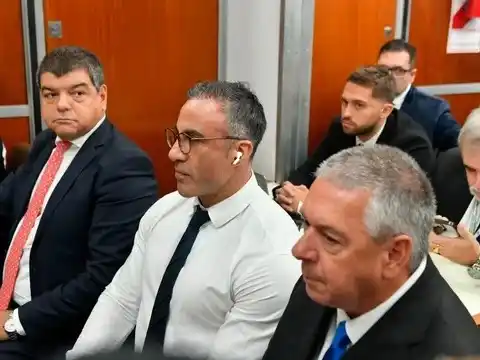 Leopoldo Luque (al centro).