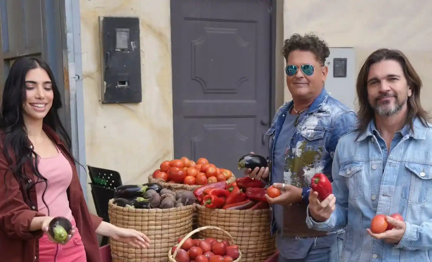 Influencer venezolana reparte comida en la calle junto a Carlos Vives (+VIDEO)