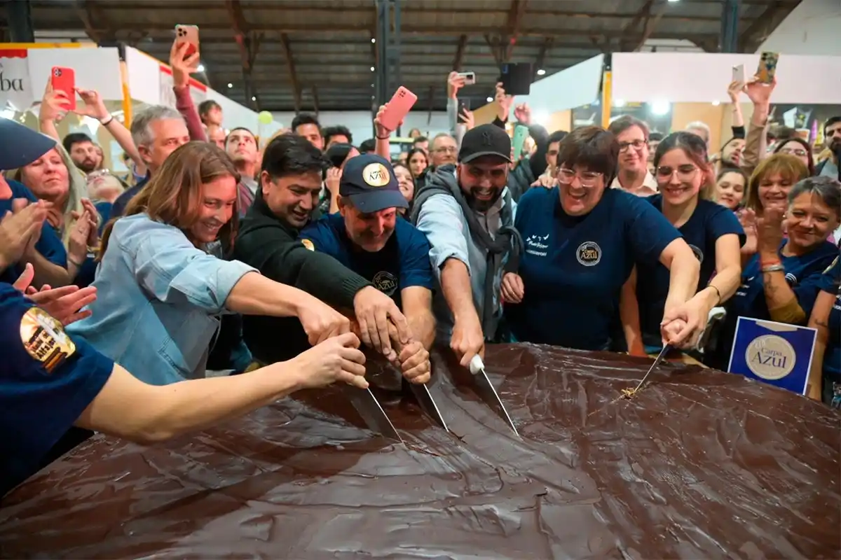 Gualeguaychú vivió el cierre de la fiesta con un alfajor de 310 kilos