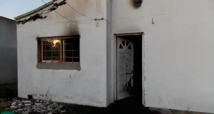 Vivienda totalmente destruida después de un incendio